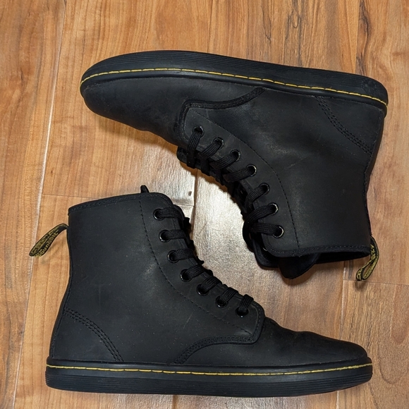 Dr. Marten Shoreditch Black Greasy Leather Size 6 Women's Boot Sneaker VGUC - Picture 7 of 11